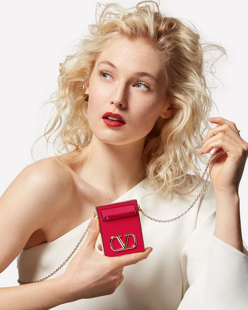 Valentino Go Clutch Refillable Compact Finishing Powder Refill Pan 2