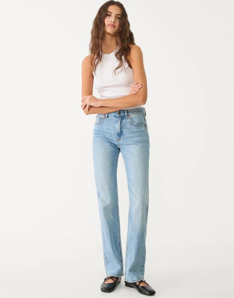 Stradivarius Stradivarius Petite d98 straight-leg vintage effect jeans in light blue 1