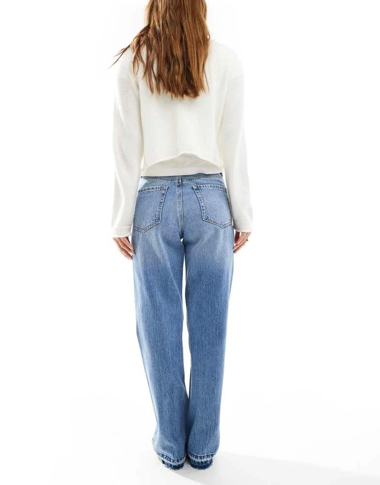 Stradivarius Stradivarius D92 denim straight jeans in medium wash 3