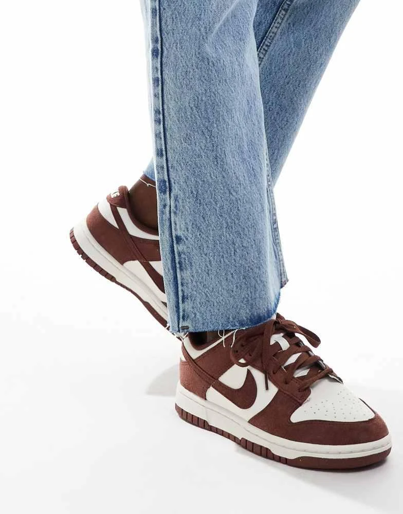 NIKE Nike Dunk Low trainers in white and burgundy 4