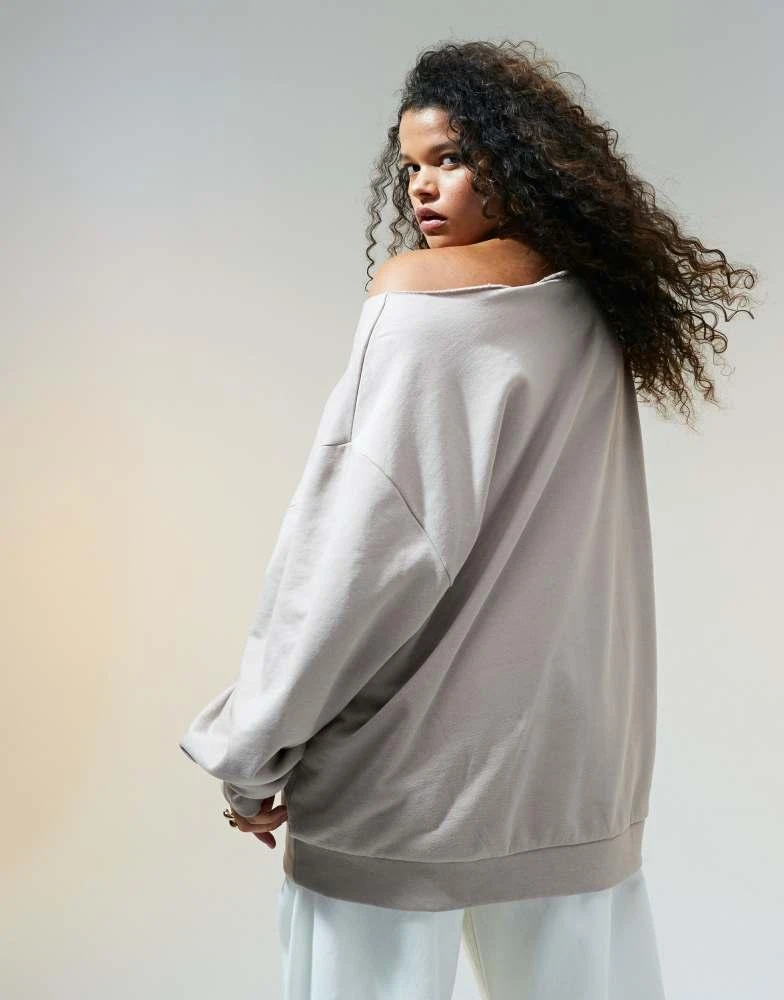 ASOS ASOS DESIGN Curve off shoulder oversized sweatshirt in mink 2