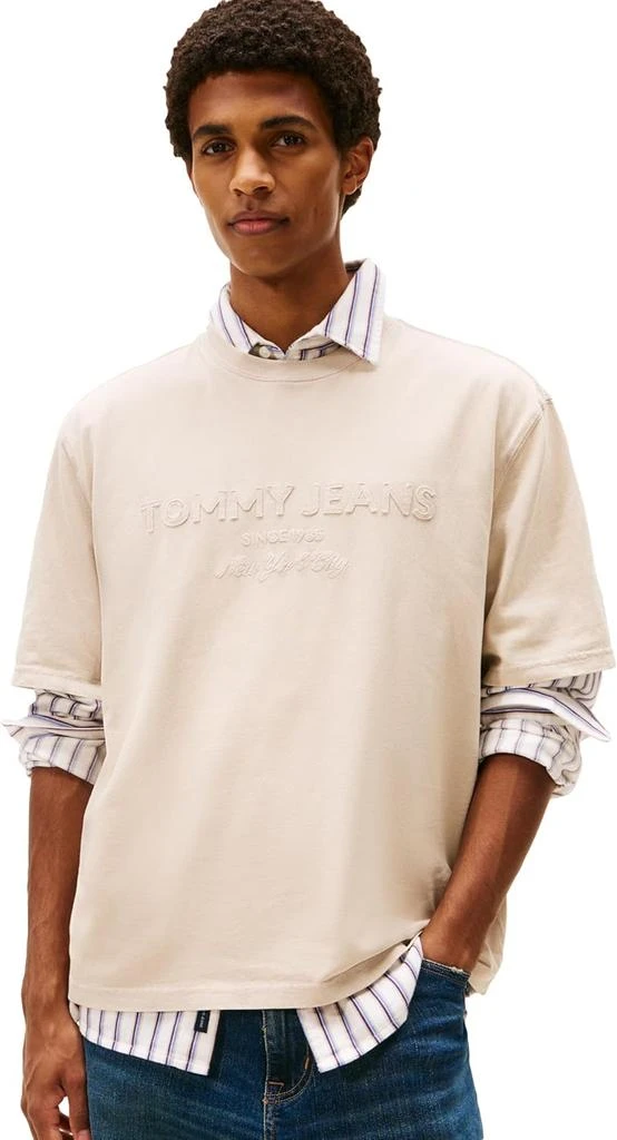 Tommy Hilfiger Tommy Jeans Men's Short Sleeve Solid Cotton Graphic T-Shirts with Tonal Embroidered Logo