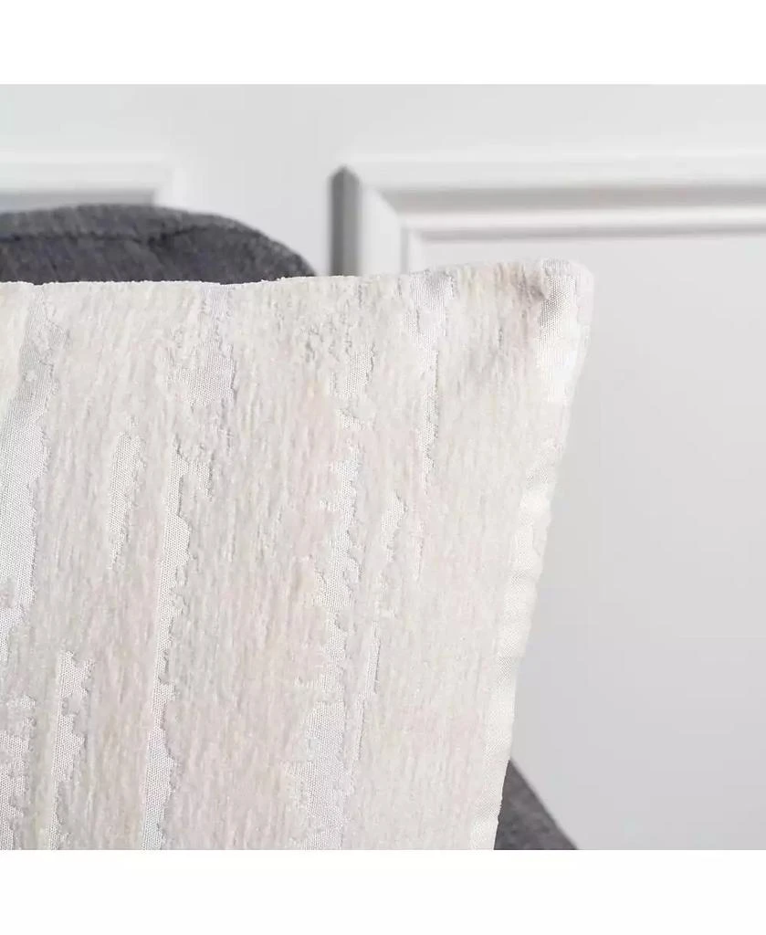 Safavieh Revel 18" x 18" Pillow 2