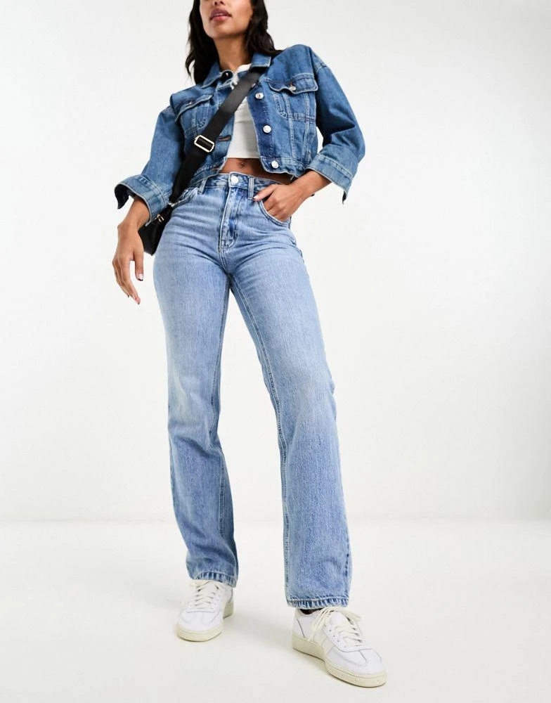 Stradivarius Stradivarius STR straight leg jean in medium wash 1