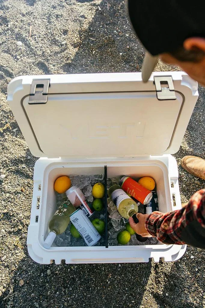 YETI YETI Roadie Wheeled Cooler Divider 3