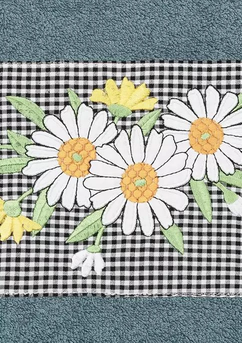 Linum Home Textiles DAISY Embellished Bath Towel 2