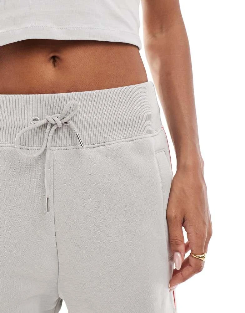 NIKE Nike Trend Phoenix fleece logo joggers in light grey 3
