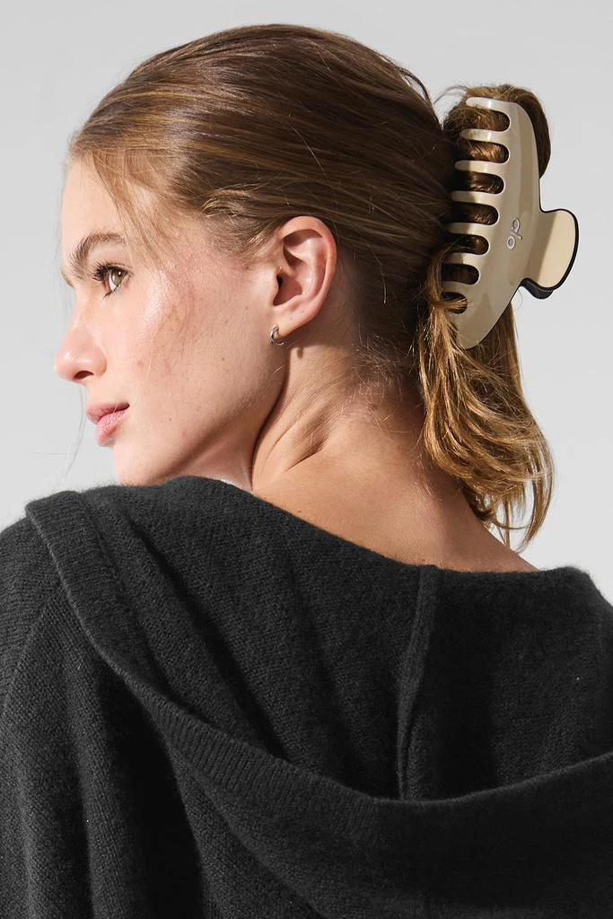 Alo Outline Claw Clip - Macadamia/Black - Fashion  display picture 1