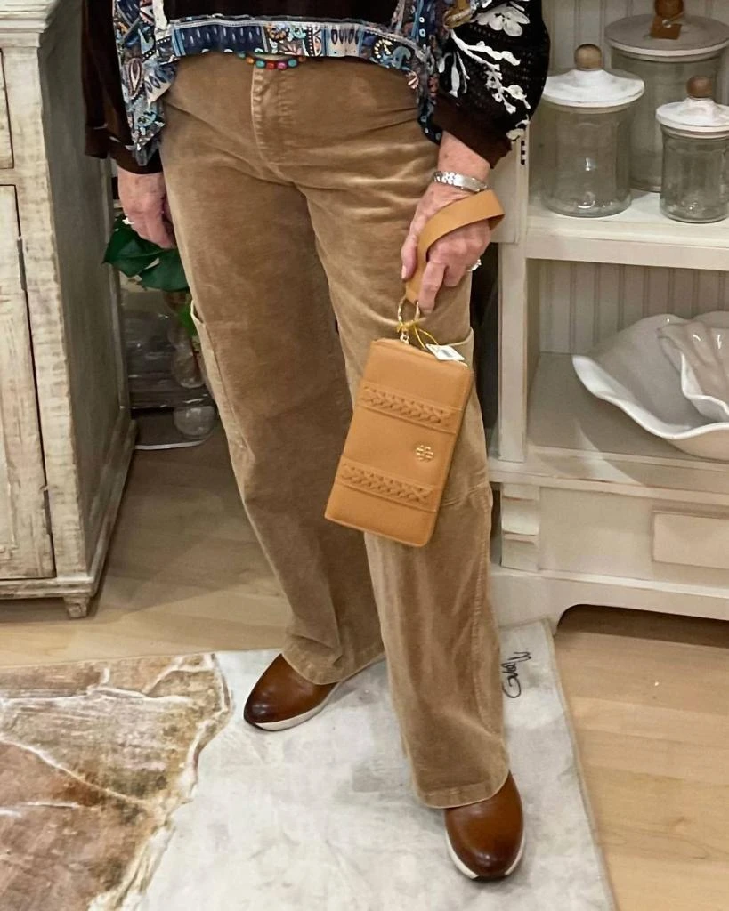 Hem 
Thread Hem 
Thread - Wide Leg Corduroy Pant