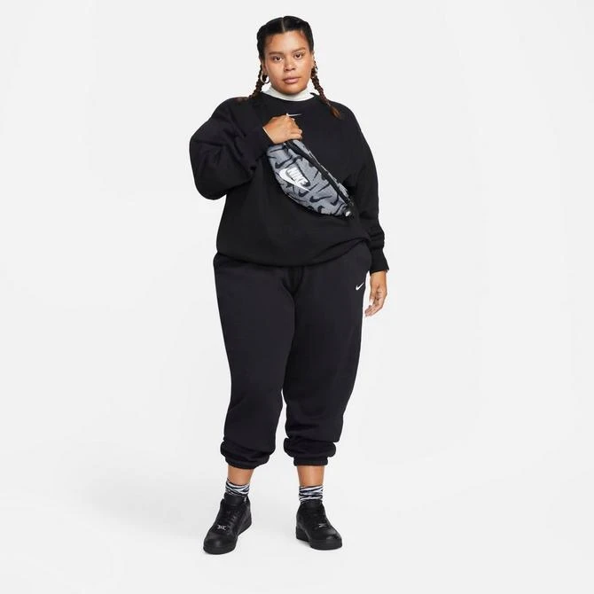 NIKE Women's Nike Sportswear Phoenix Fleece Oversized High-Waist Jogger Pants (Plus Size) 3