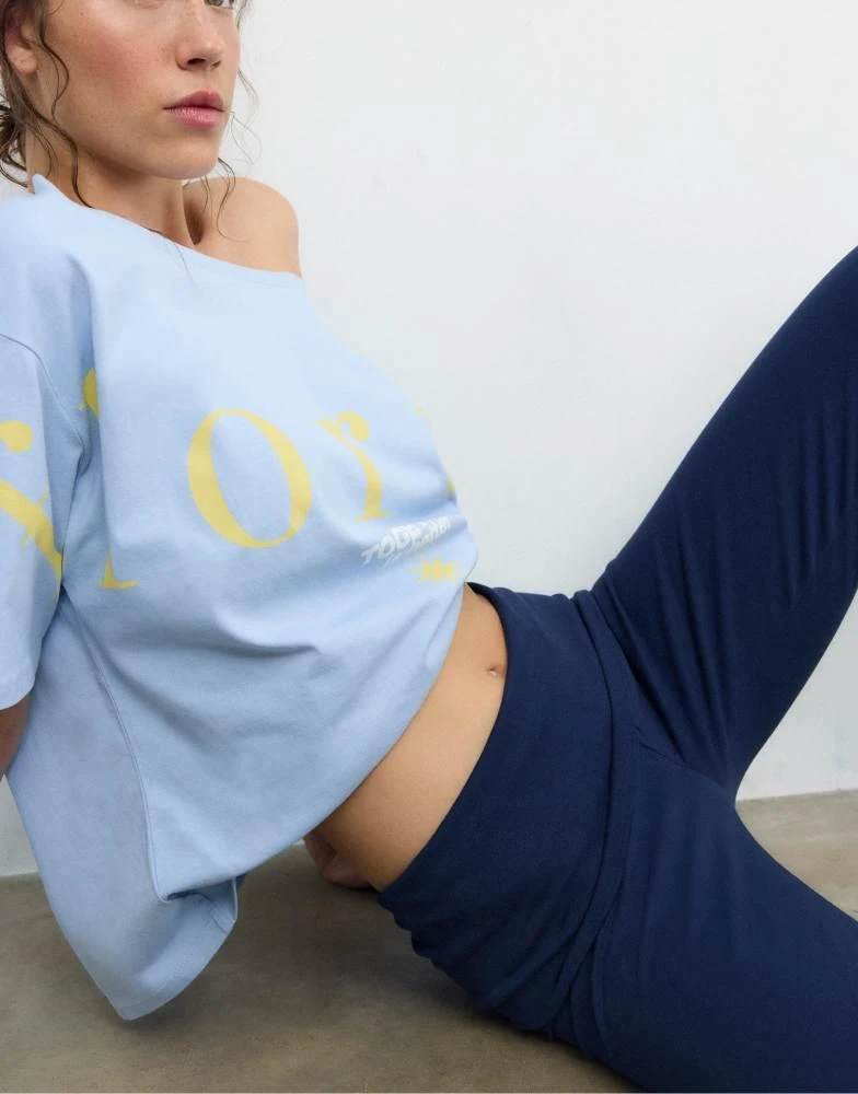 Stradivarius Stradivarius Flared leggings in dark blue 2