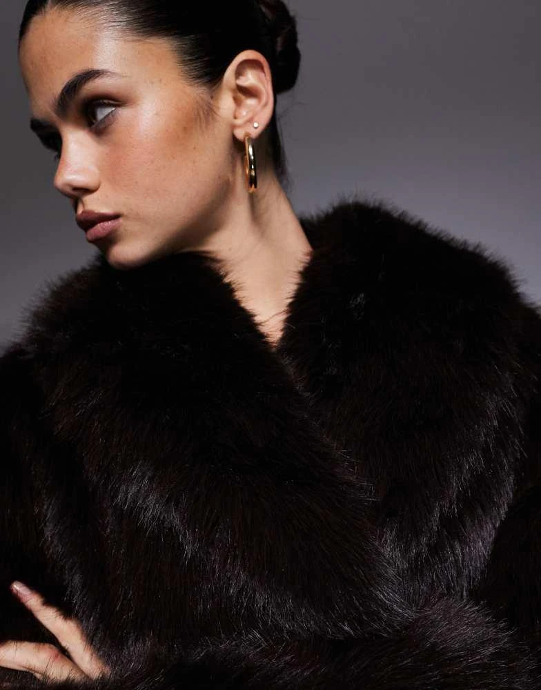 Aria Cove Aria Cove oversized collared maxi faux fur jacket in chocolate 4