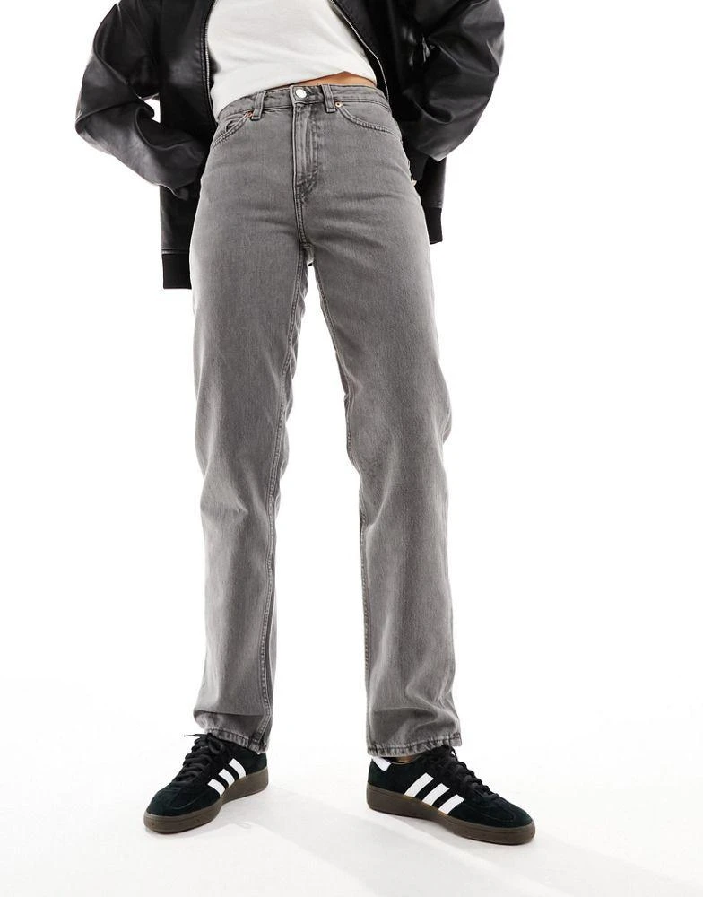 Monki Monki mid waist straight leg jeans in  grey wash 5