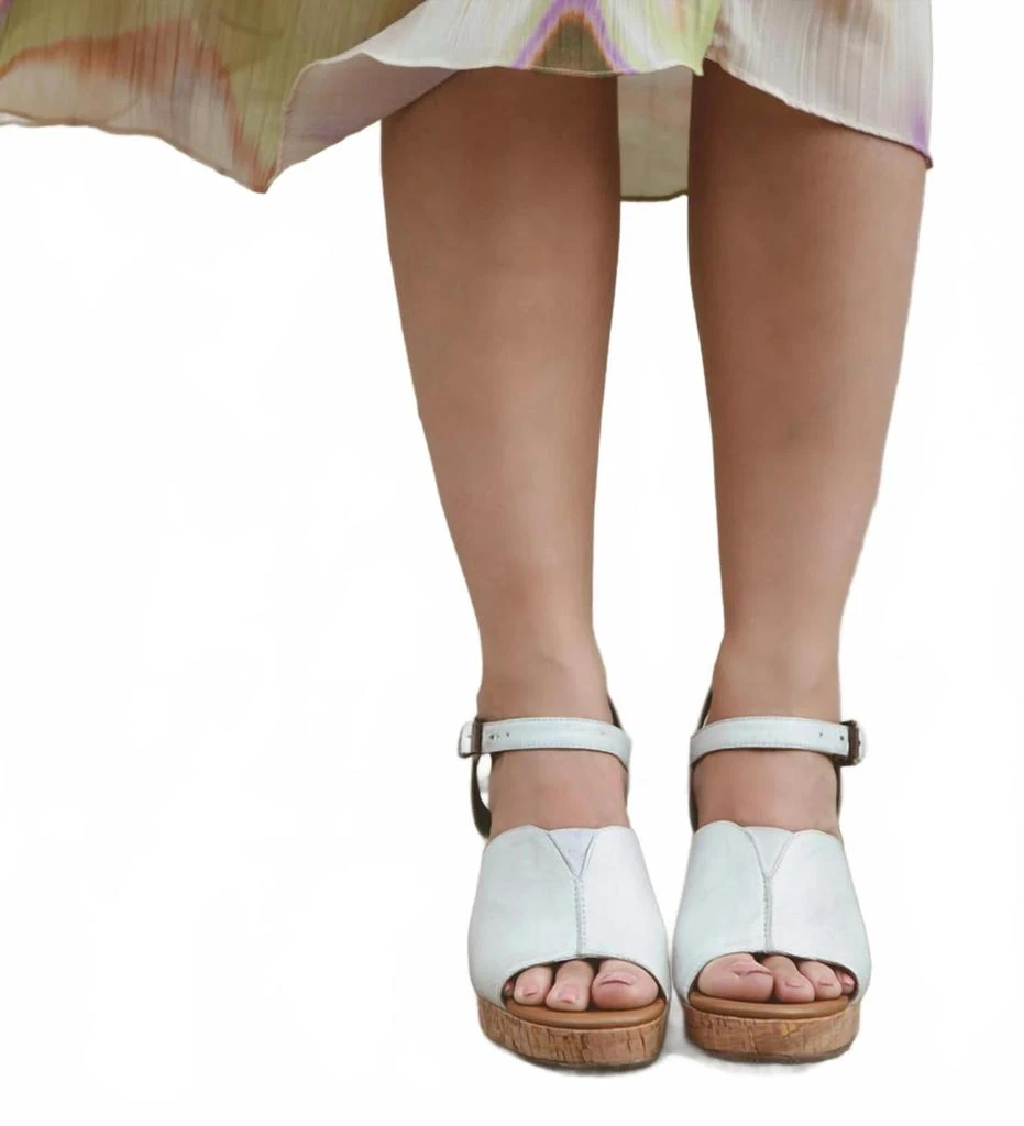 Roan Women's Deduction Wedge In Bone/brown 4