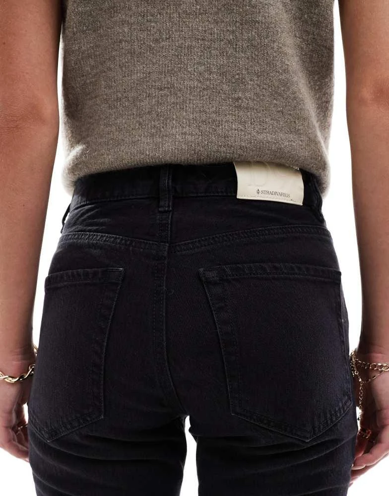 Stradivarius Stradivarius D98 Petite straight leg jeans in black 4