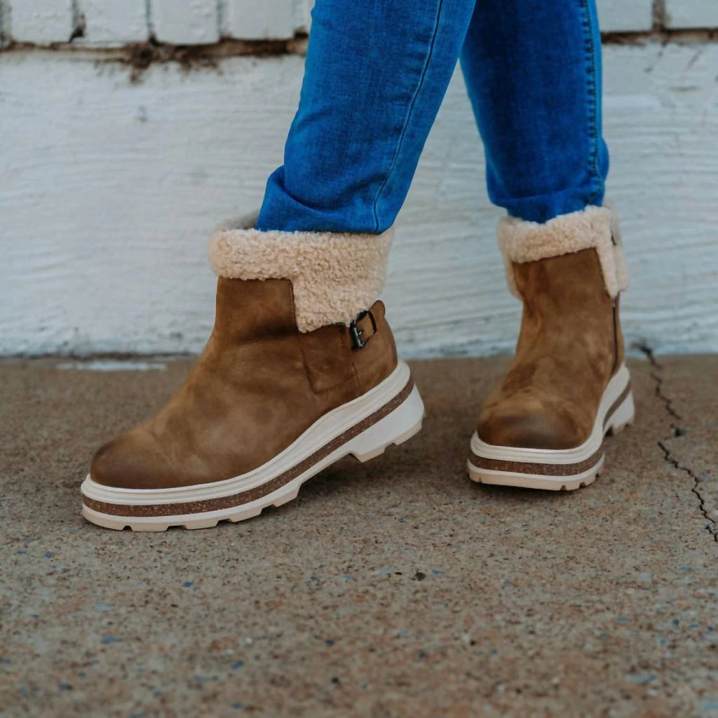 Clarks Clarks - Women Hencroft Madi Boot 4