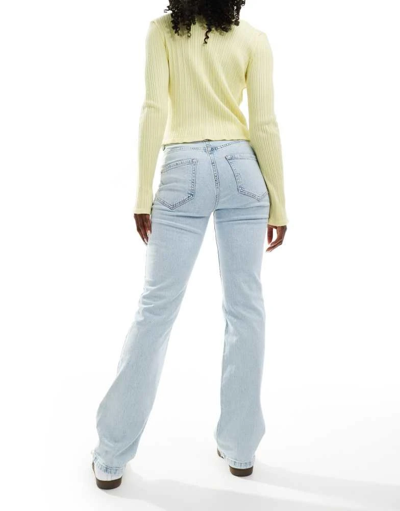 Stradivarius Stradivarius D98 straight leg jeans in light blue 3