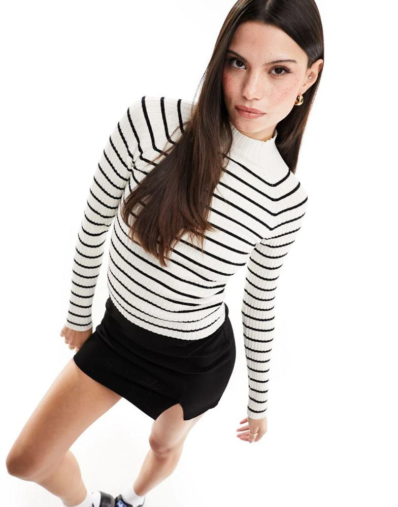 Stradivarius Stradivarius high neck jumper in white & black 1