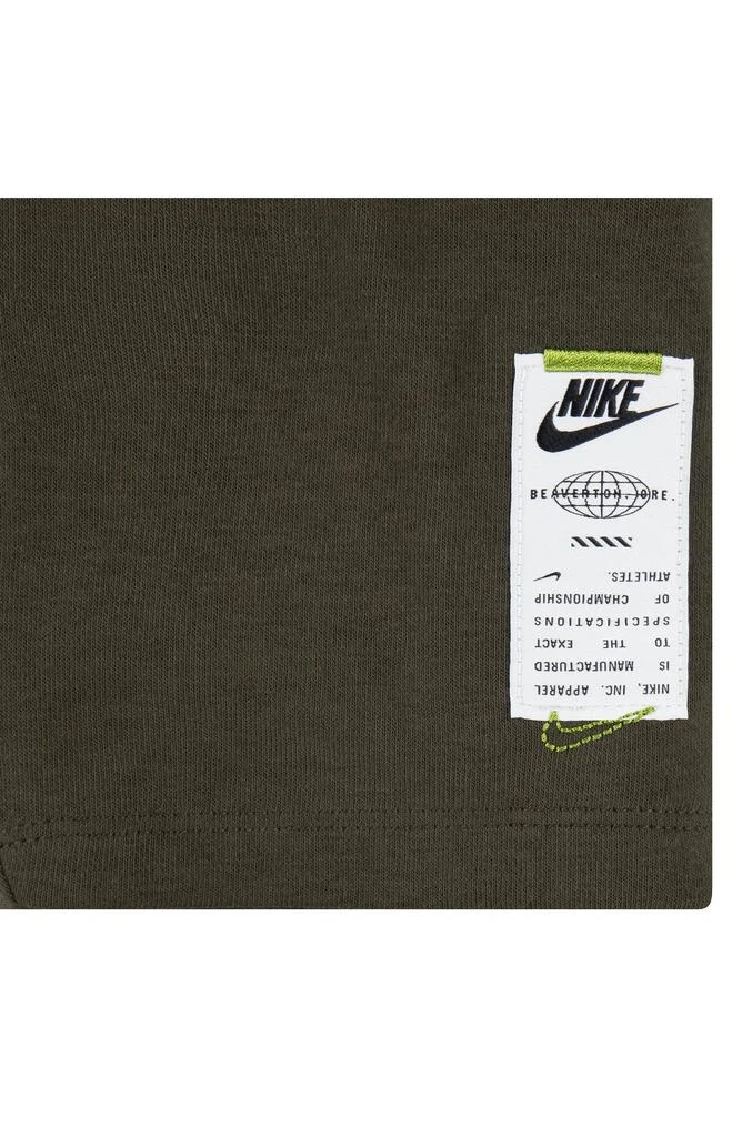 NIKE Sportswear Club Graphic T-Shirt 
Sweat Shorts Set 4