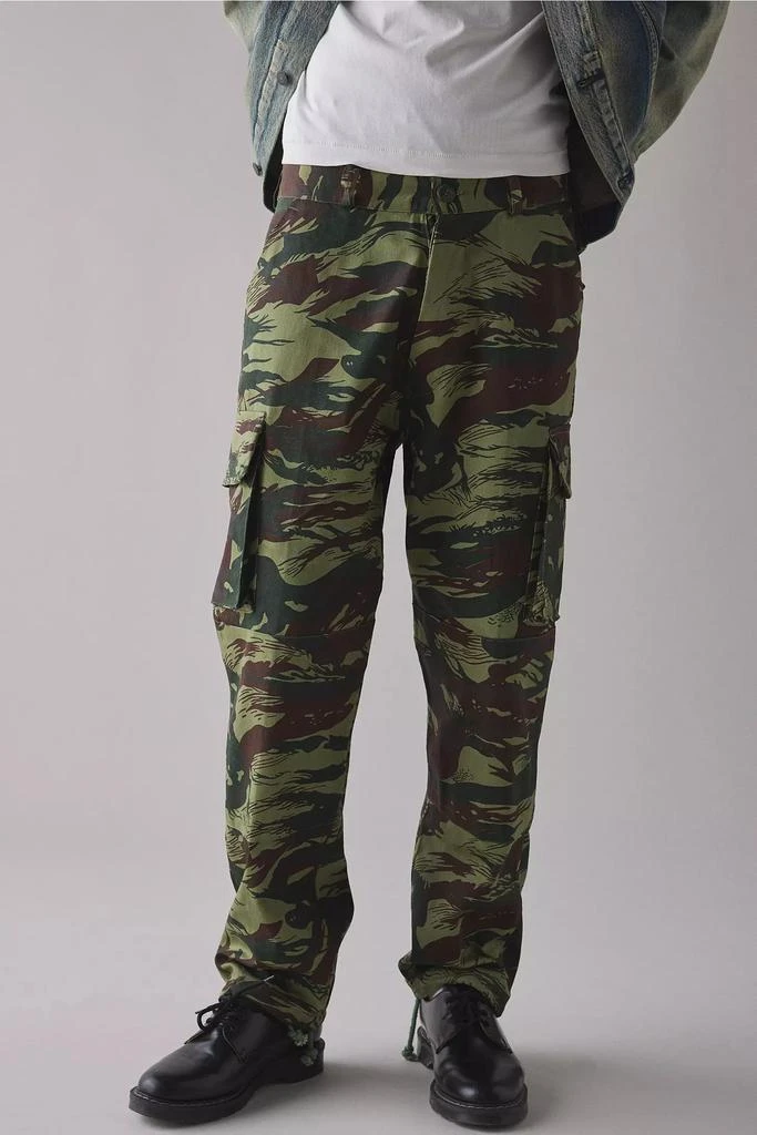 Vintage & ReMADE by UO Vintage By UO Brushstroke Camo Pant 1