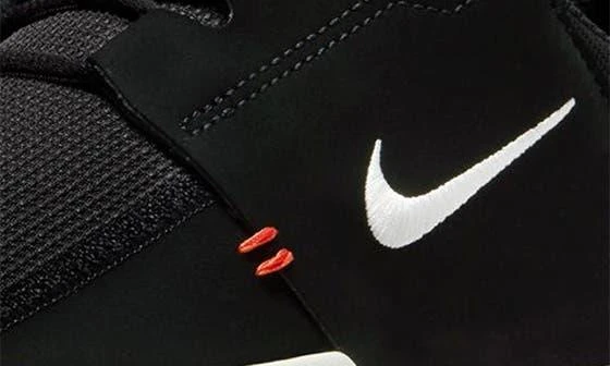NIKE E-Series AD Shoe 7