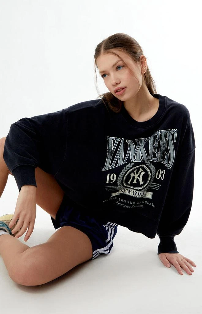 New Era NY Yankees Crew Neck Sweatshirt 4