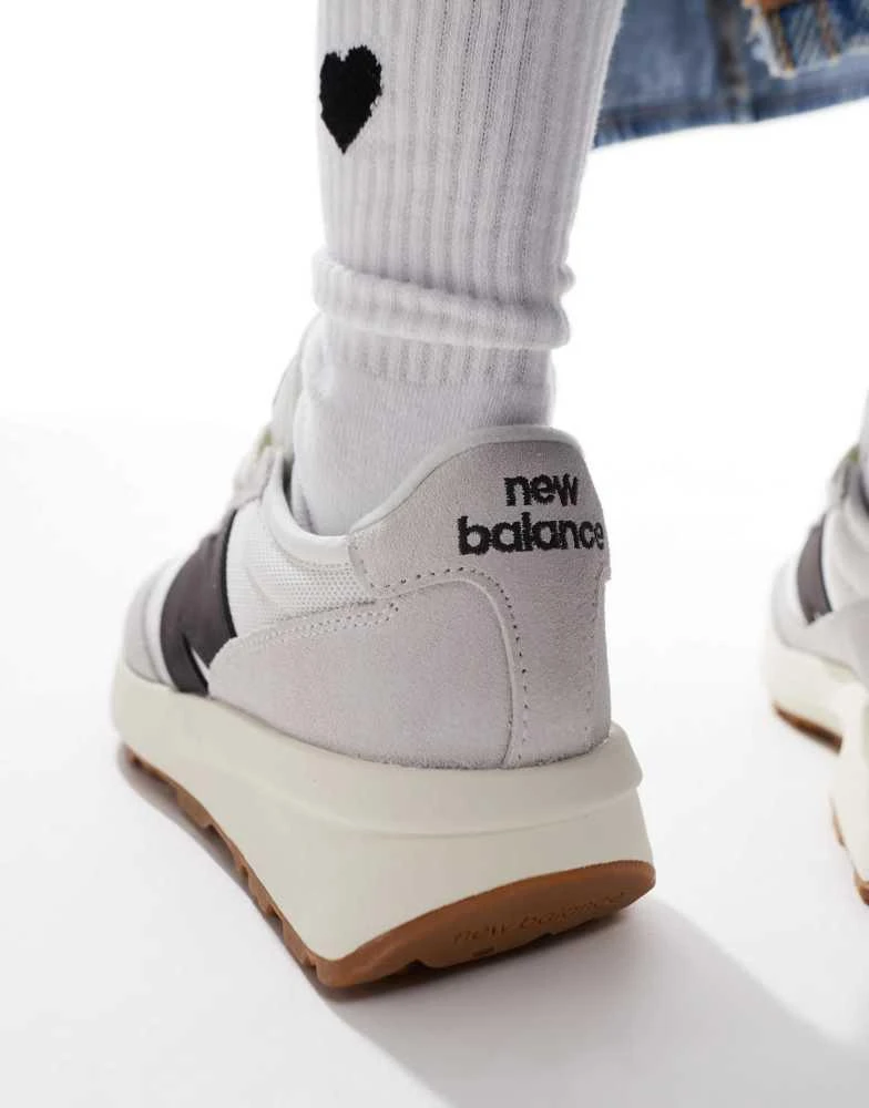 New Balance New Balance 370 trainers in off-white and black 3