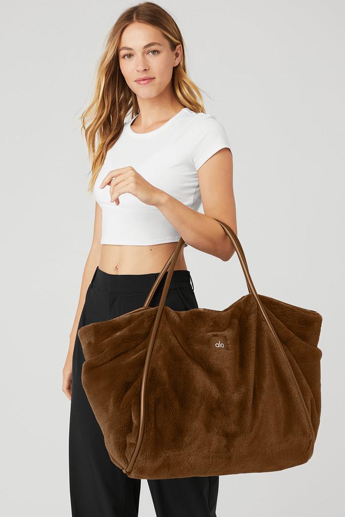 トートバッグ [Alo Yoga] Faux Fur Tote Bag Faux Fur Tote Bag - Ivory | Alo Yoga