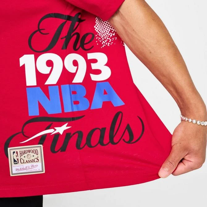 Mitchell and Ness Men's Mitchell & Ness Chicago Bulls NBA Logo Blast Graphic T-Shirt 11