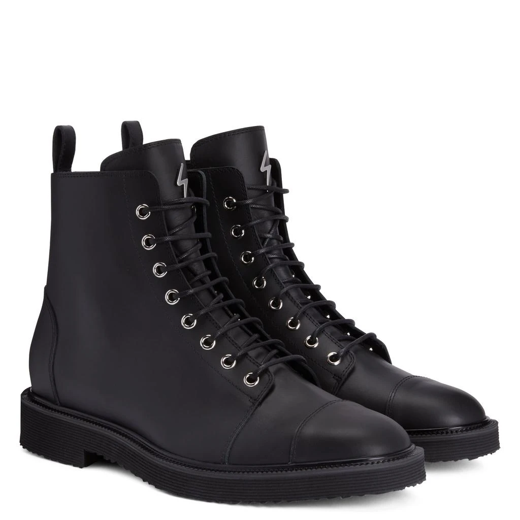 Giuseppe Zanotti Chris Low 2