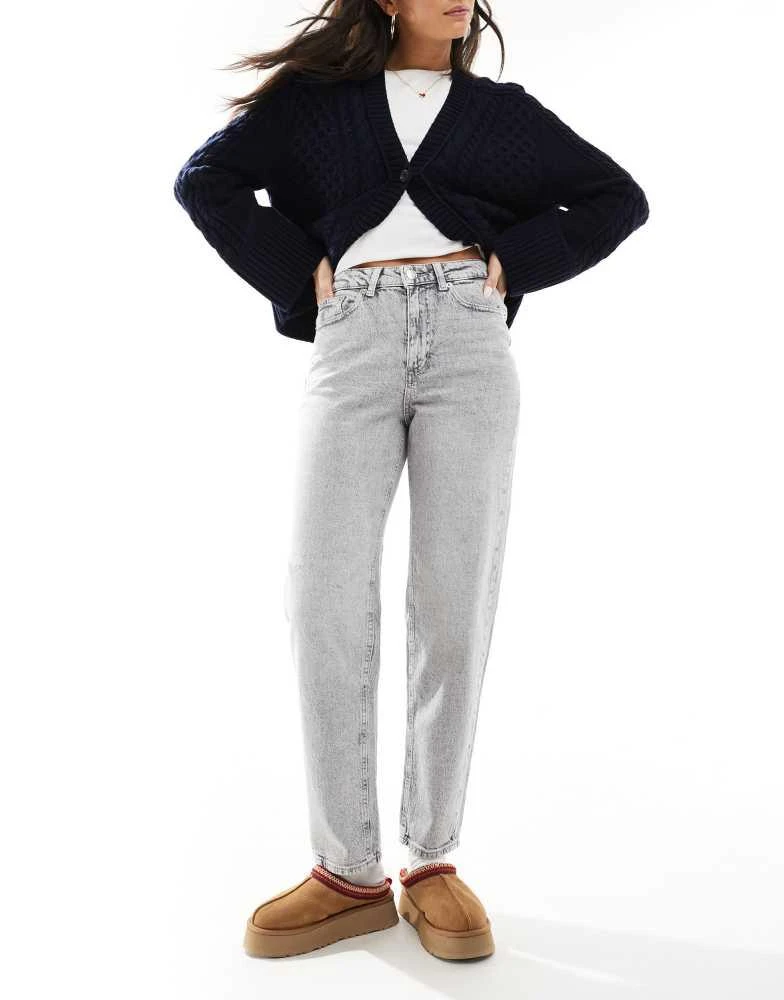 VERO MODA Vero Moda Tessa mom jeans in light grey denim 1