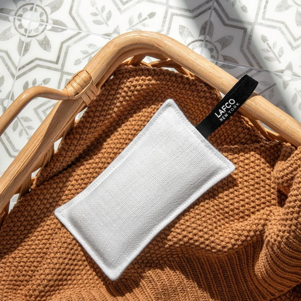 LAFCO Champagne Scented Linen Sachet 3