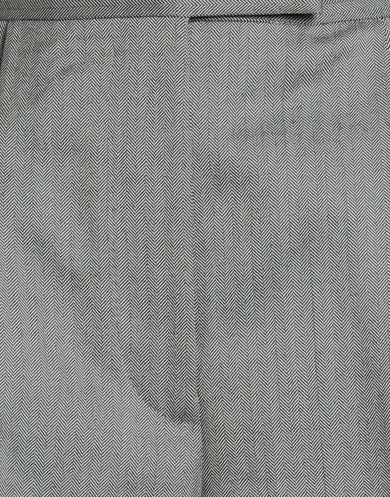 Thom Browne Shorts 
Bermuda 4