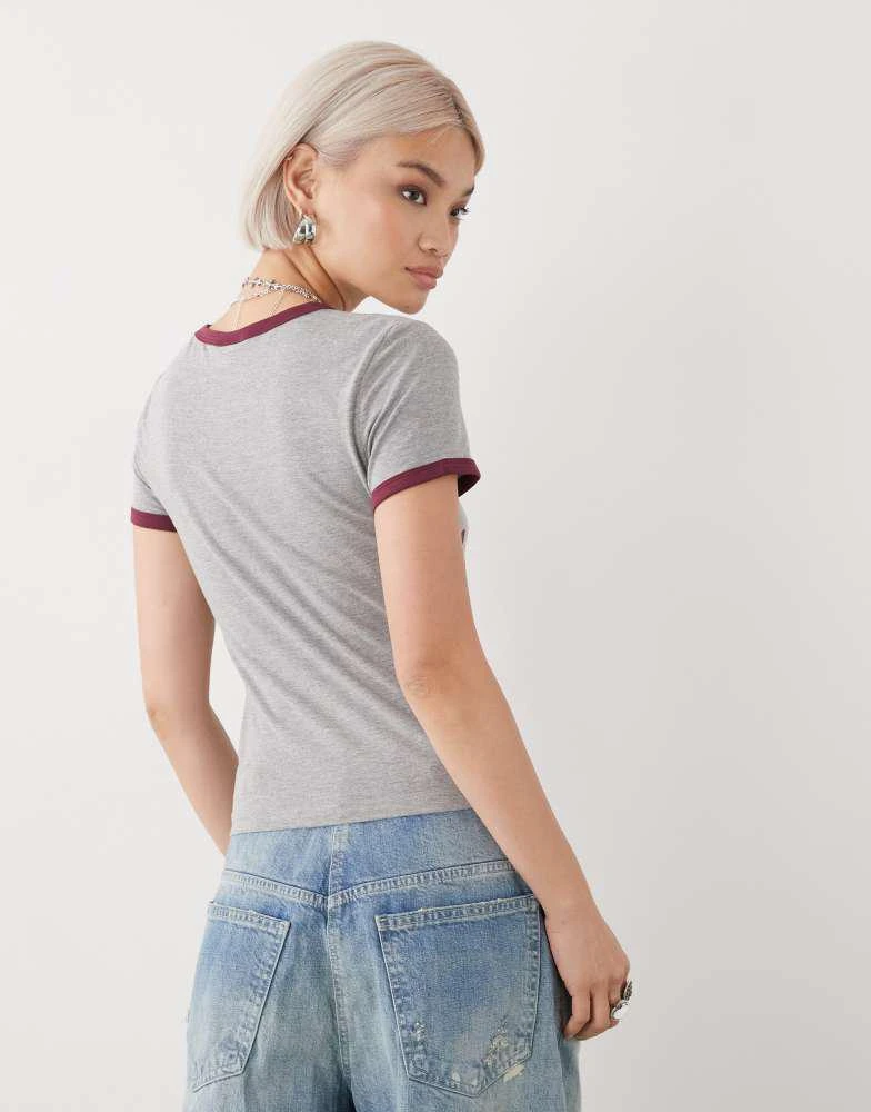 Noisy May Noisy May ringer tee with varsity bulldog print in light grey 4