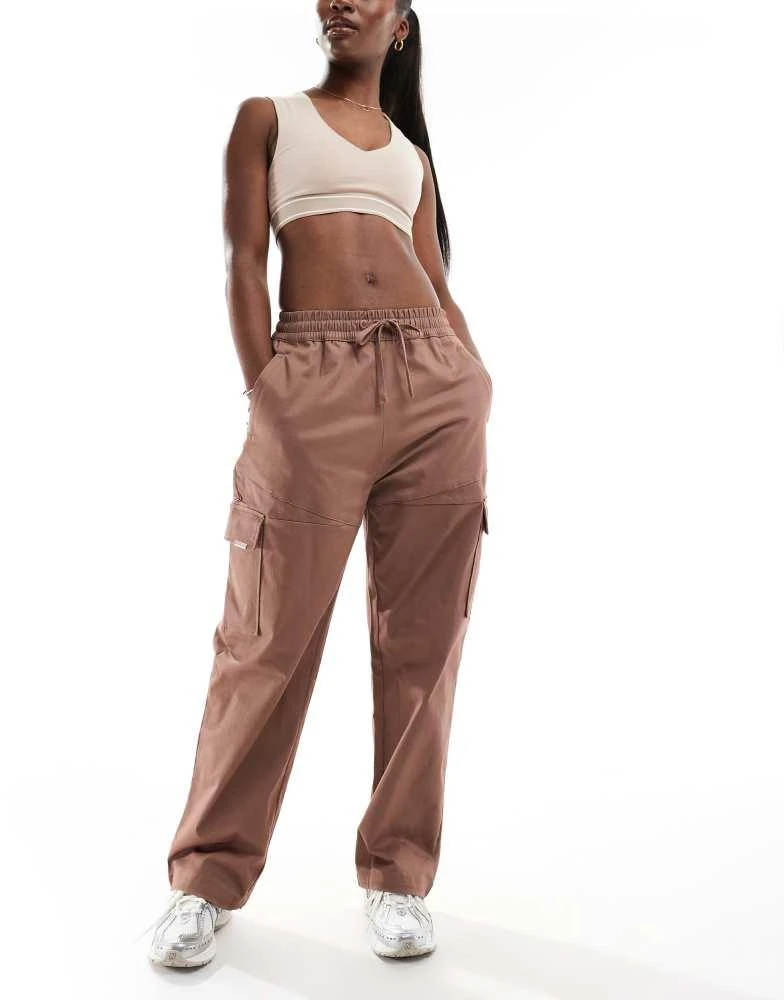 HERA Hera cargo pant in acorn brown 4