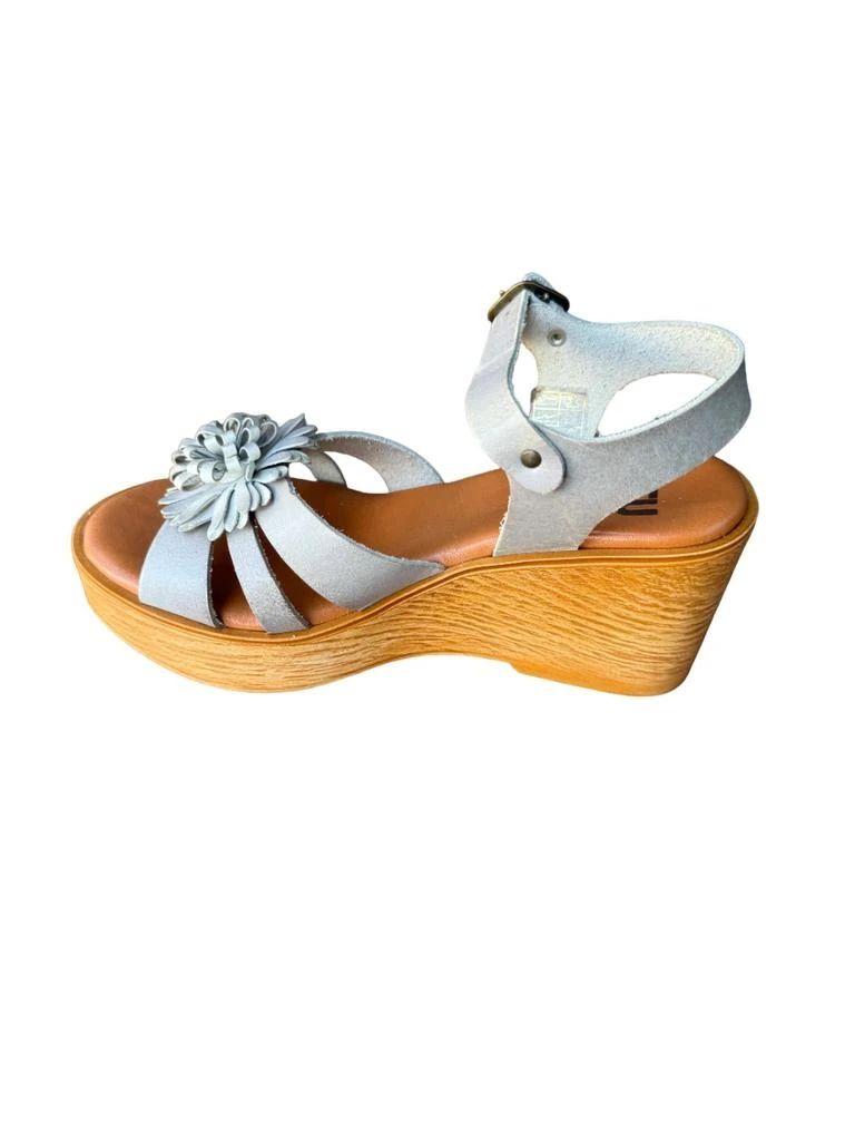BTU by Bertuchi Women Bailey Sandal In Grey 2