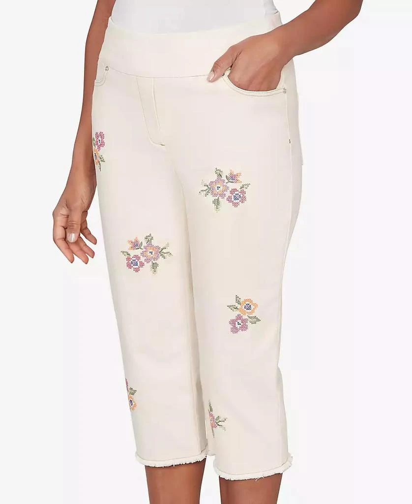 Alfred Dunner Petite Beachcomber Floral Cross Stitch Super Stretch Denim Capri 4