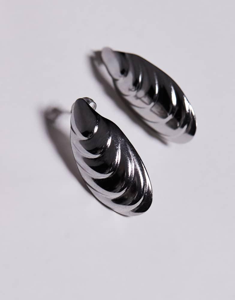 8 Other Reasons 8 Other Reasons ridged large stud earrings in rhodium plated
