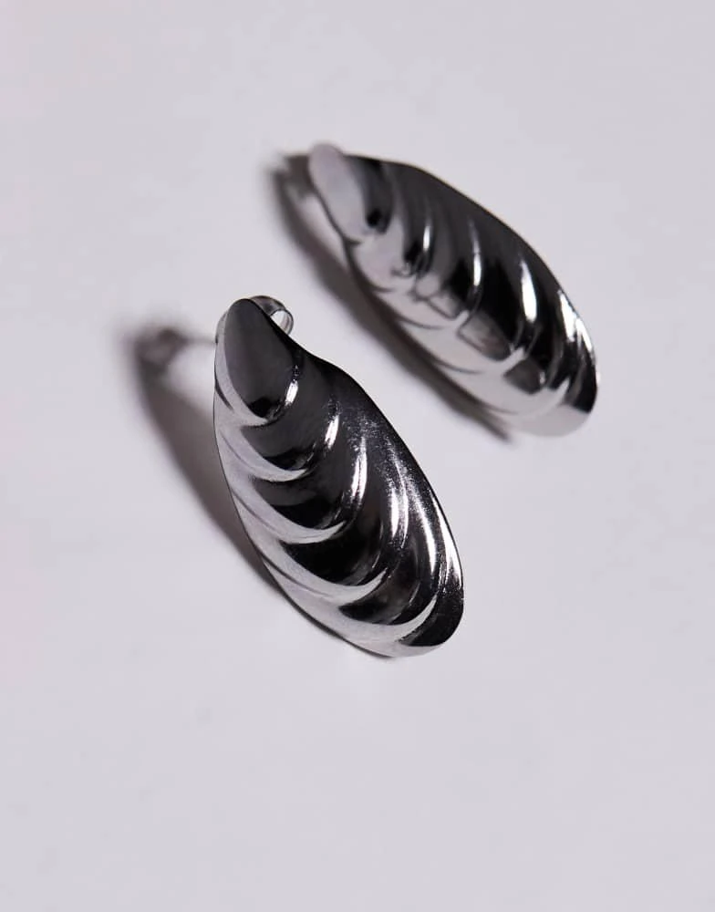 8 Other Reasons 8 Other Reasons ridged large stud earrings in rhodium plated 2