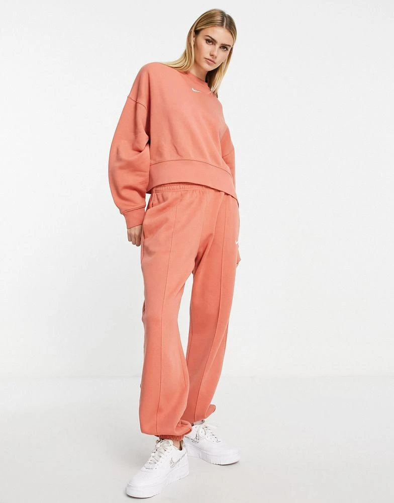 NIKE Nike mini swoosh oversized cropped sweatshirt in madder root 4
