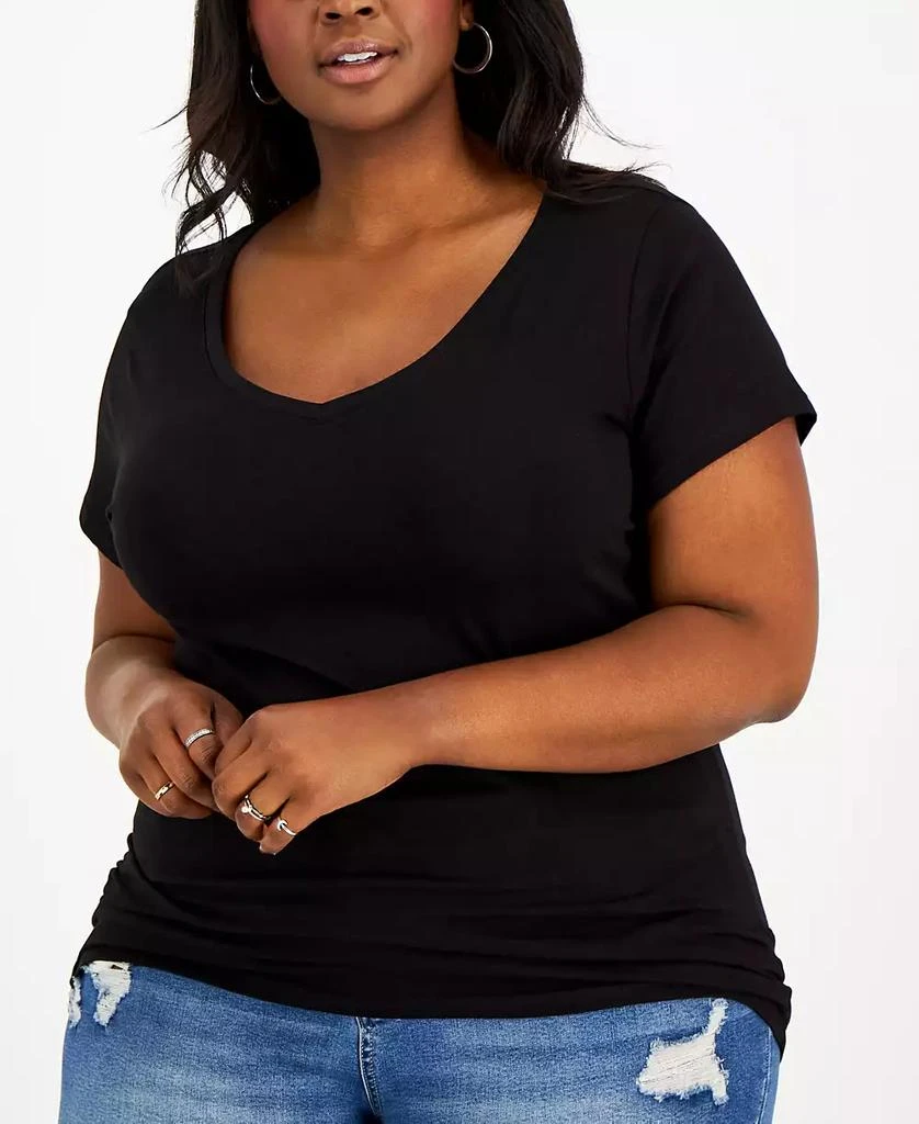 Aveto Trendy Plus Size Fitted V-Neck T-Shirt 1