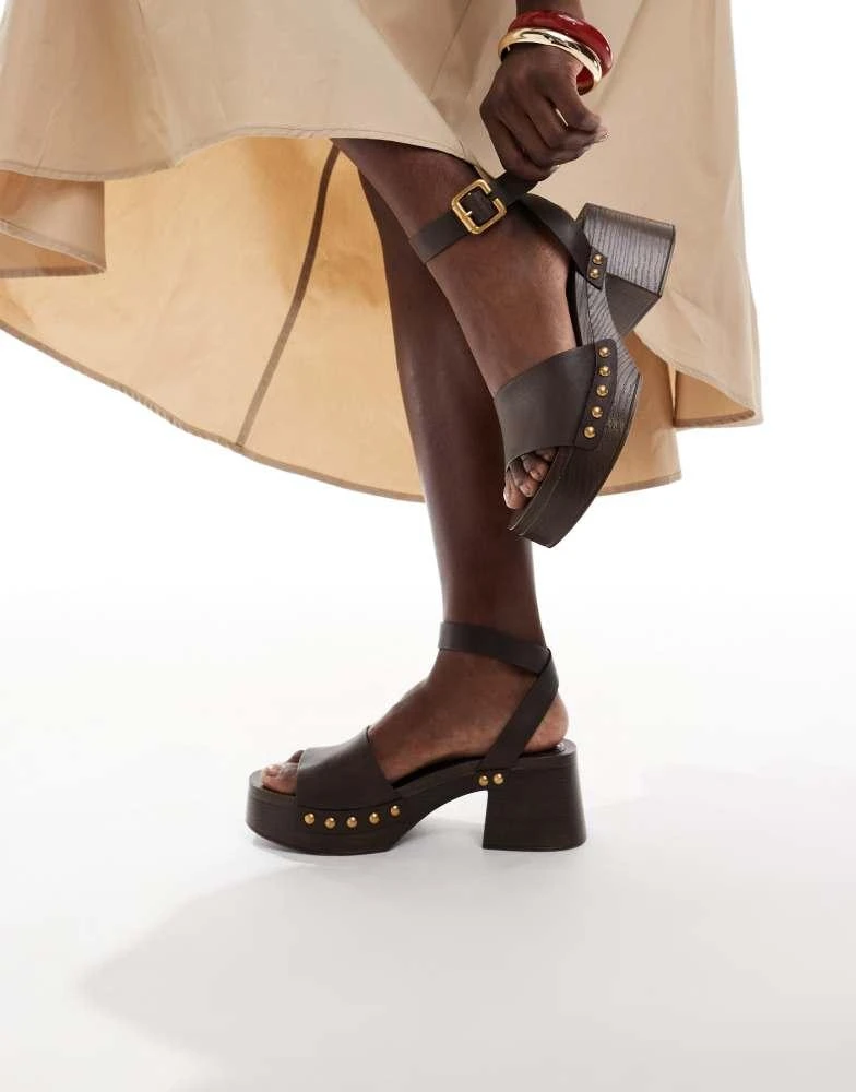 Bershka Bershka studded clogs in brown 1