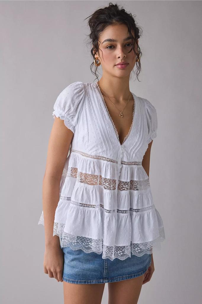 セール1点のみBibiy IRIS RUFFLE TOP ホワイト Iris Ruffle Top - Cream | Fashion Nova