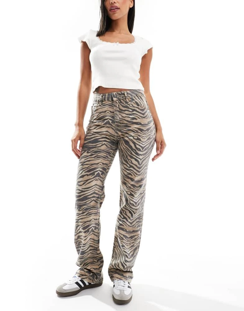 Stradivarius Stradivarius straight leg jean in tiger print 1