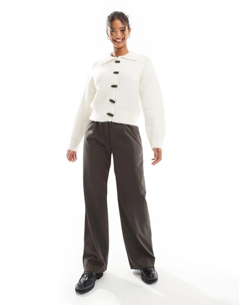 Bershka Bershka chunky knit cardigan in white 4