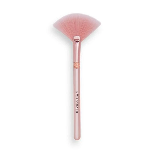 Makeup Revolution Makeup Revolution Create Detailed Fan Highlighting Brush R24 1
