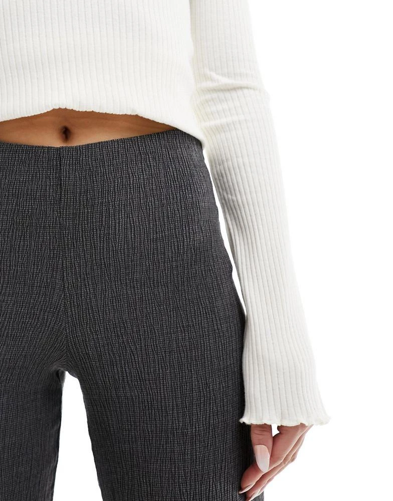 Bershka Bershka crinkle flared trousers in charcoal 4