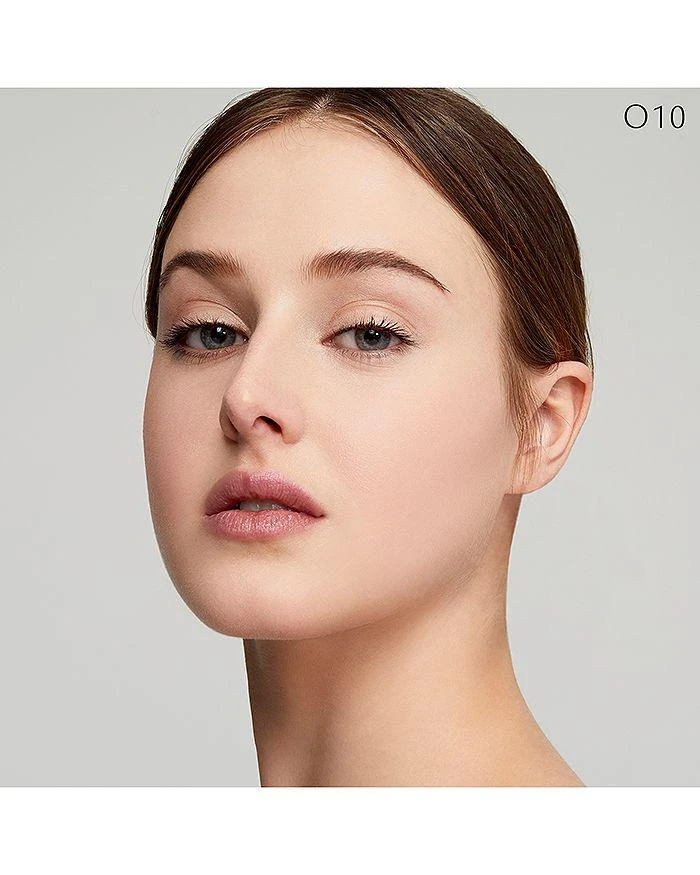 Cle de Peau Radiant Fluid Foundation Natural Broad Spectrum SPF 25 3