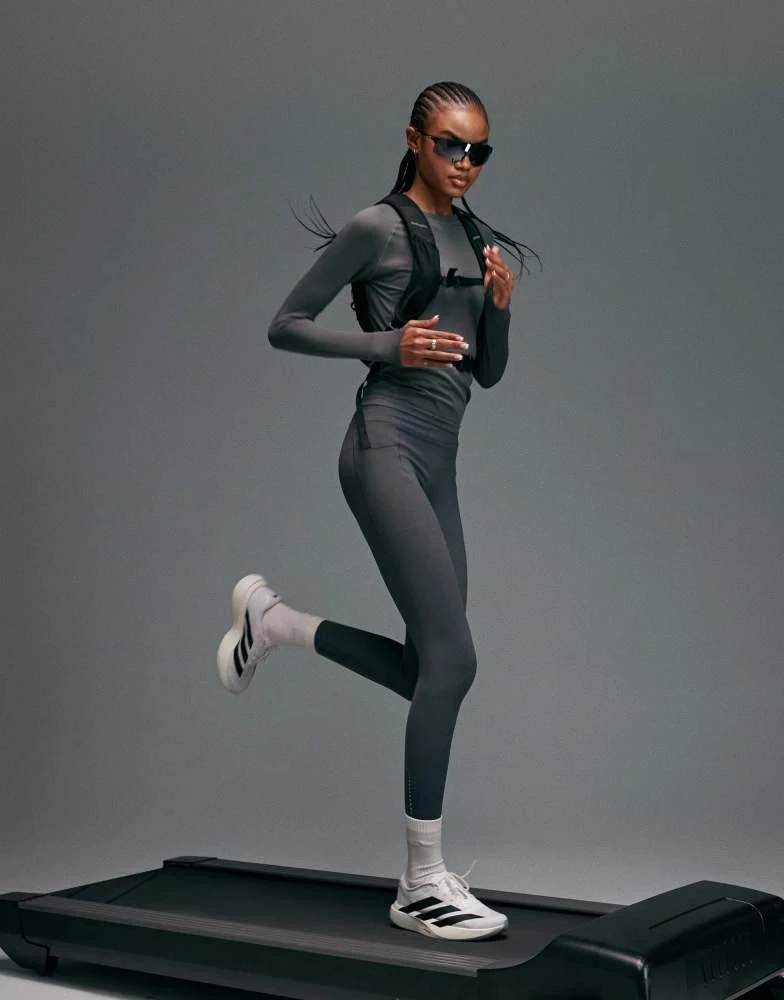 4505 4505 Premium lightweight ultrasoft seamless running long sleeve in turbulence grey 3