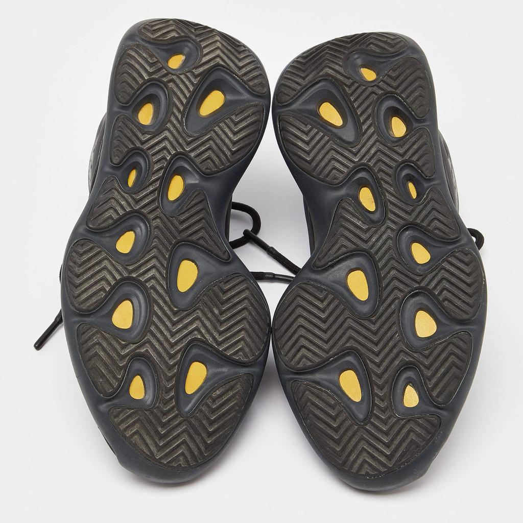 yeezy 700 black size 6